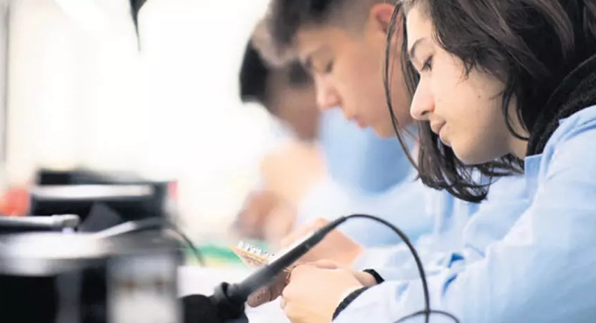 Meslek Lisesi Öğrencilerine Burs Desteği